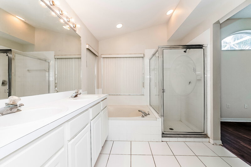 2,495/Mo, 12006 Popash Gln Lakewood Ranch, FL 34202 Main Bathroom View