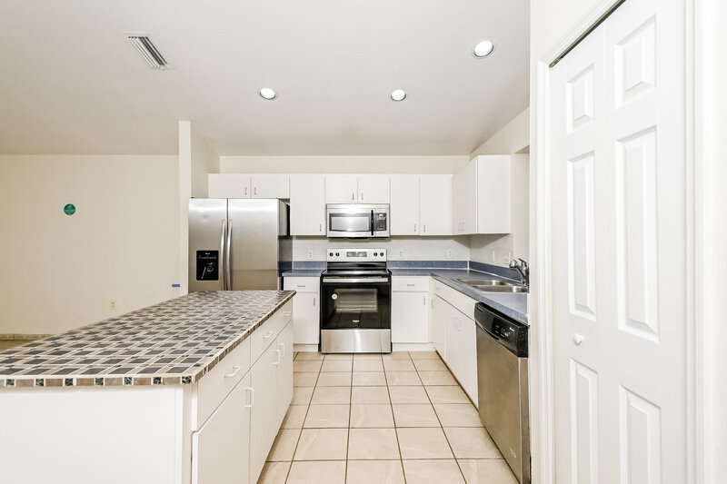 2,220/Mo, 7224 48th Ave E Palmetto, FL 34221 Kitchen View