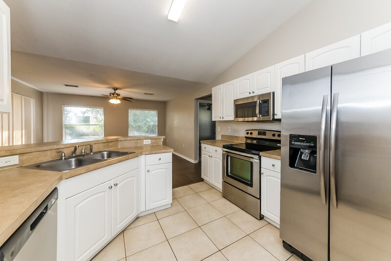 1,865/Mo, 2819 93rd Ct E Palmetto, FL 34221 Kitchen View 2
