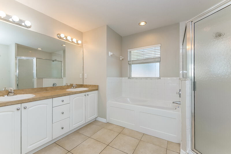 1,865/Mo, 2819 93rd Ct E Palmetto, FL 34221 Main Bathroom View