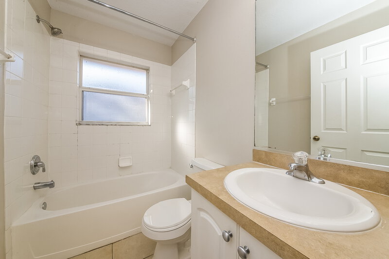 1,865/Mo, 2819 93rd Ct E Palmetto, FL 34221 Bathroom View