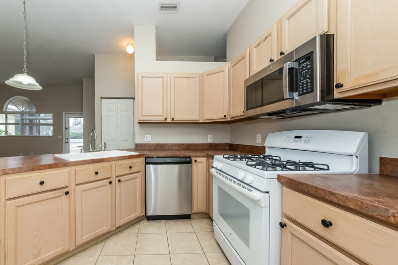 0/Mo, 6210 Blackberry Ln Lakewood Ranch, FL 34202 Kitchen View 2