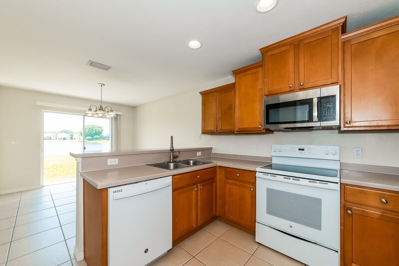 2,065/Mo, 7062 Chatum Light Run Bradenton, FL 34212 Kitchen View