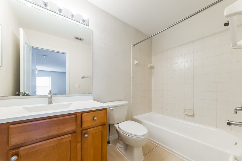 2,065/Mo, 7062 Chatum Light Run Bradenton, FL 34212 Bathroom View 2