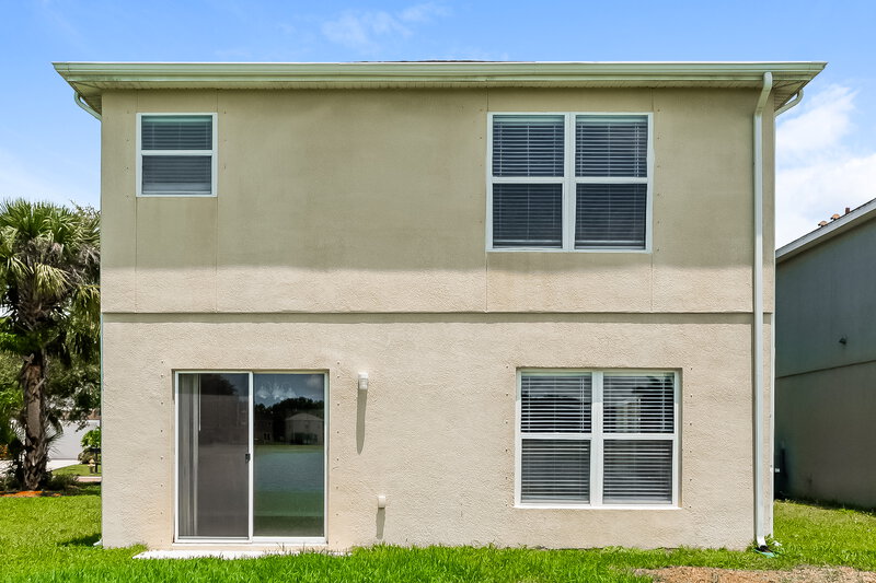 2,065/Mo, 7062 Chatum Light Run Bradenton, FL 34212 Rear View