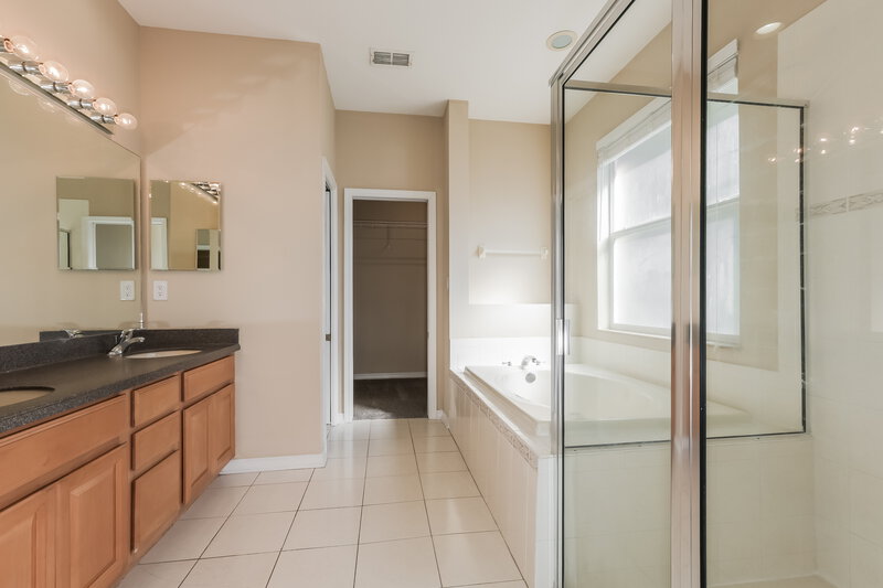 2,345/Mo, 12409 23rd St E Parrish, FL 34219 Main Bathroom View