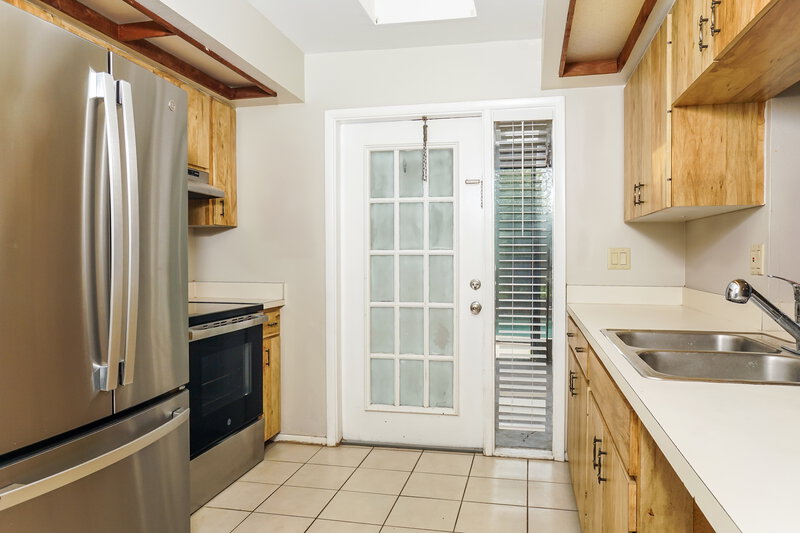 2,690/Mo, 326 Montgomery Ave Sarasota, FL 34243 Kitchen View