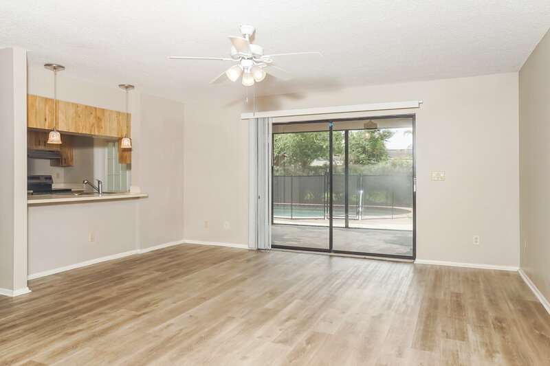 2,690/Mo, 326 Montgomery Ave Sarasota, FL 34243 Family Room View