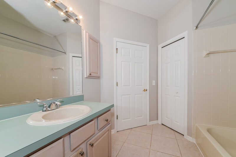 2,600/Mo, 11303 Blue Sage Pl Lakewood Ranch, FL 34202 Bathroom View