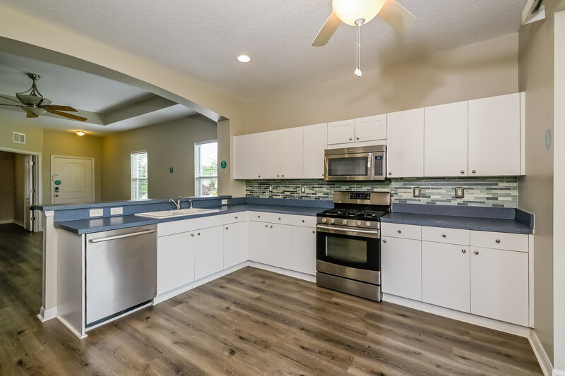 2,425/Mo, 11621 Piedmont Park Crossing Bradenton, FL 34211 Kitchen View 2