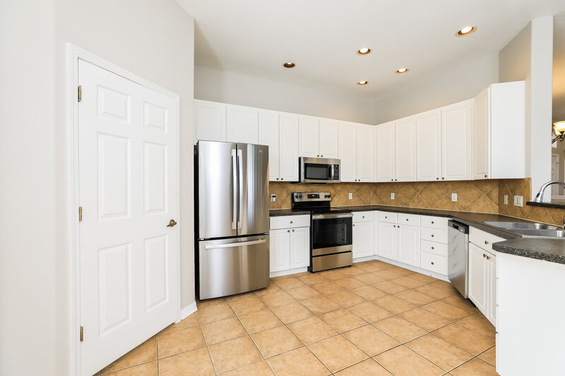 2,650/Mo, 12250 23rd St E Parrish, FL 34219 Kitchen View