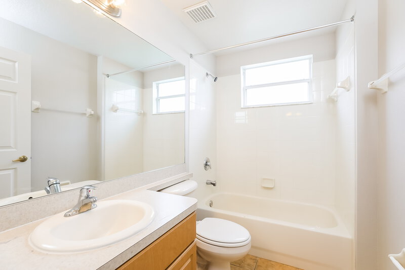 2,650/Mo, 12250 23rd St E Parrish, FL 34219 Bathroom View