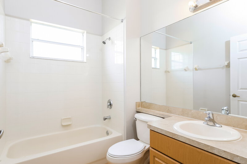 2,650/Mo, 12250 23rd St E Parrish, FL 34219 Bathroom View 2