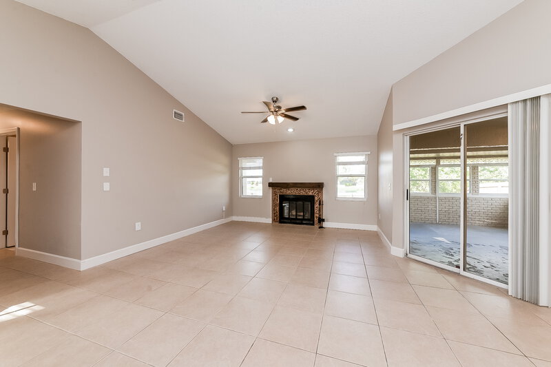 2,160/Mo, 3502 65th Avenue Cir E Sarasota, FL 34243 Living Room View 2