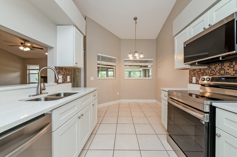 2,160/Mo, 3502 65th Avenue Cir E Sarasota, FL 34243 Breakfast Nook View