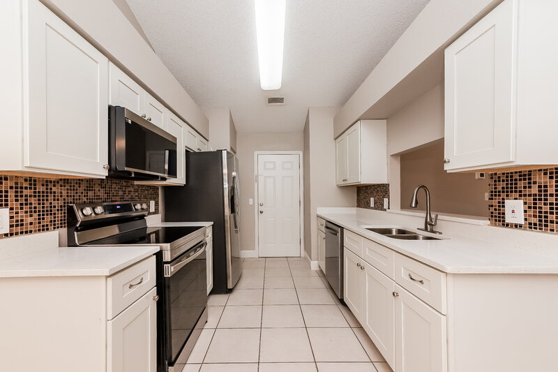 2,160/Mo, 3502 65th Avenue Cir E Sarasota, FL 34243 Kitchen View