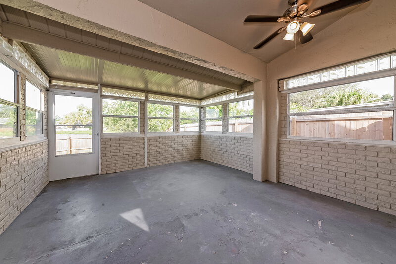 2,160/Mo, 3502 65th Avenue Cir E Sarasota, FL 34243 Sun Room View