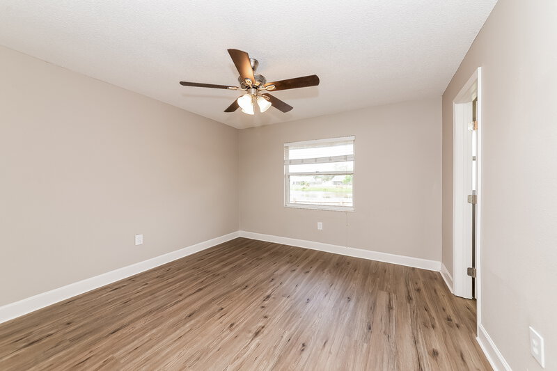 2,160/Mo, 3502 65th Avenue Cir E Sarasota, FL 34243 Main Bedroom View