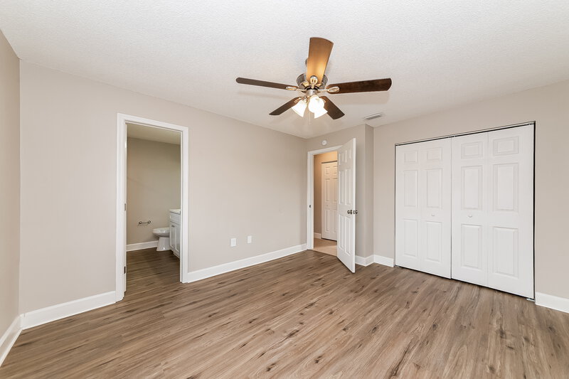 2,160/Mo, 3502 65th Avenue Cir E Sarasota, FL 34243 Main Bedroom View 2