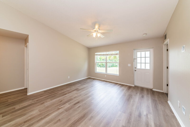 1,860/Mo, 4042 Banbury Cir Parrish, FL 34219 Living Room View 2