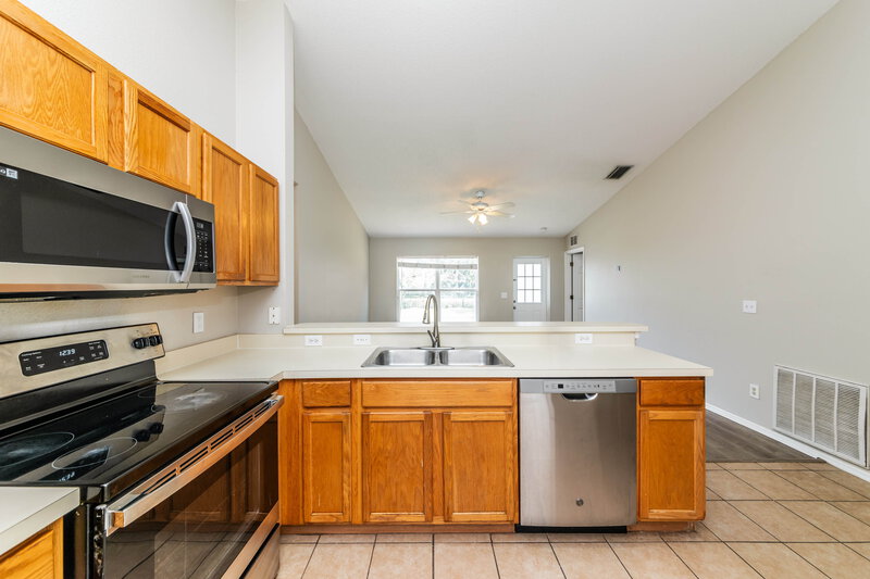 1,860/Mo, 4042 Banbury Cir Parrish, FL 34219 Kitchen View 2