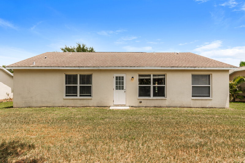 1,860/Mo, 4042 Banbury Cir Parrish, FL 34219 Rear View