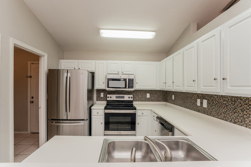 2,720/Mo, 4040 Kingsfield Dr Parrish, FL 34219 Kitchen View
