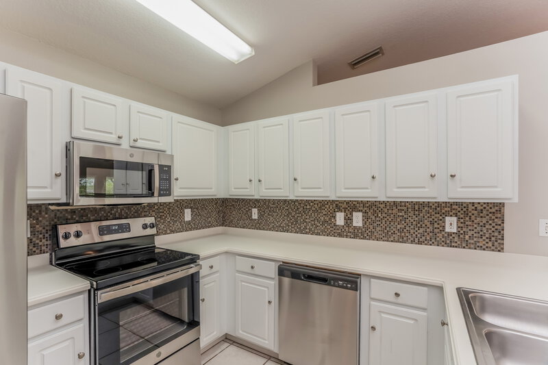 2,720/Mo, 4040 Kingsfield Dr Parrish, FL 34219 Kitchen View 2