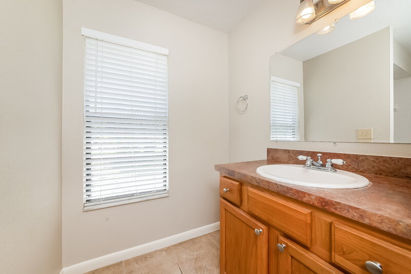 2,185/Mo, 6434 Carmella Way Sarasota, FL 34243 Main Bathroom View