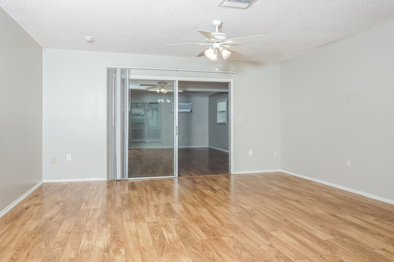 2,260/Mo, 3907 Lemonwood Dr Sarasota, FL 34232 Family Room View 2