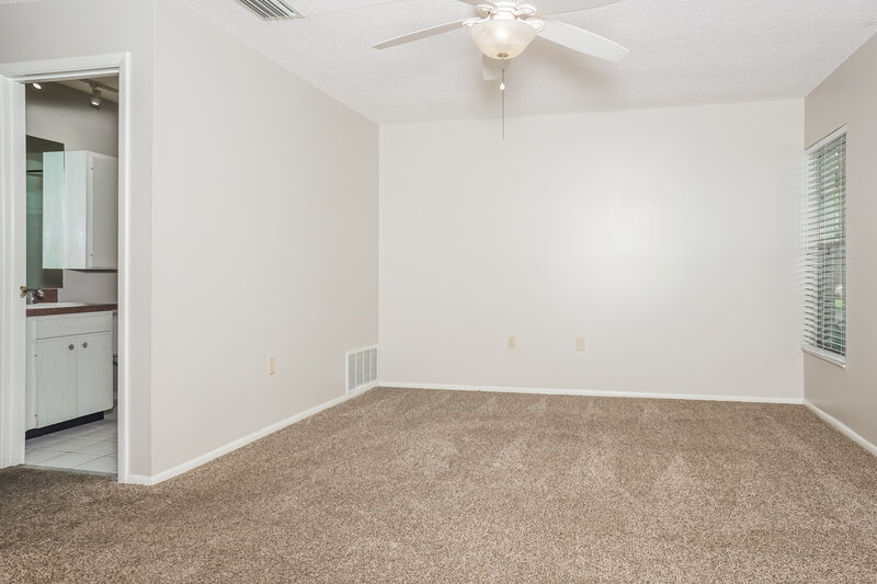 2,260/Mo, 3907 Lemonwood Dr Sarasota, FL 34232 Main Bedroom View 2