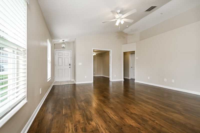 2,600/Mo, 15215 Searobbin Dr Lakewood Ranch, FL 34202 Living Room View 2