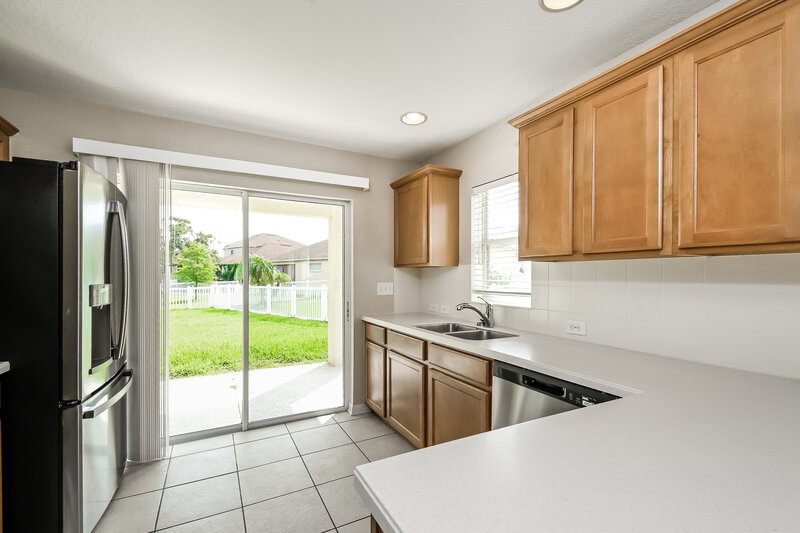 2,600/Mo, 15215 Searobbin Dr Lakewood Ranch, FL 34202 Kitchen View