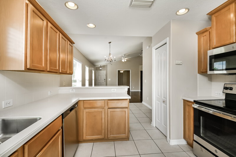 2,600/Mo, 15215 Searobbin Dr Lakewood Ranch, FL 34202 Kitchen View 2