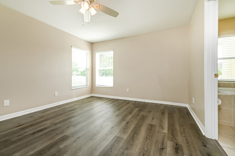 2,600/Mo, 15215 Searobbin Dr Lakewood Ranch, FL 34202 Main Bedroom View 2