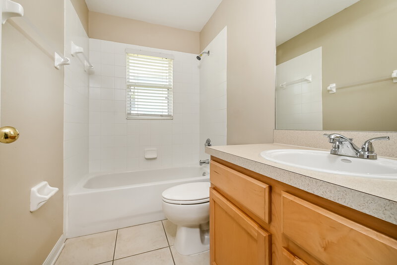 2,600/Mo, 15215 Searobbin Dr Lakewood Ranch, FL 34202 Bathroom View