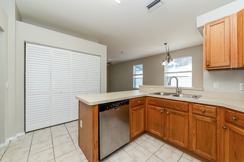 2,665/Mo, 12262 Hollybush Ter Lakewood Ranch, FL 34202 Kitchen View 2