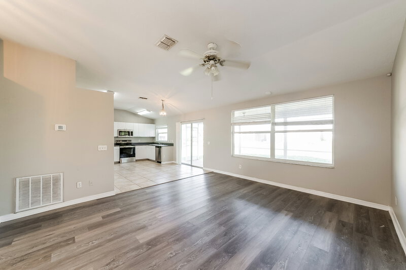 2,025/Mo, 6109 63rd Ave E Palmetto, FL 34221 Living Room View 4
