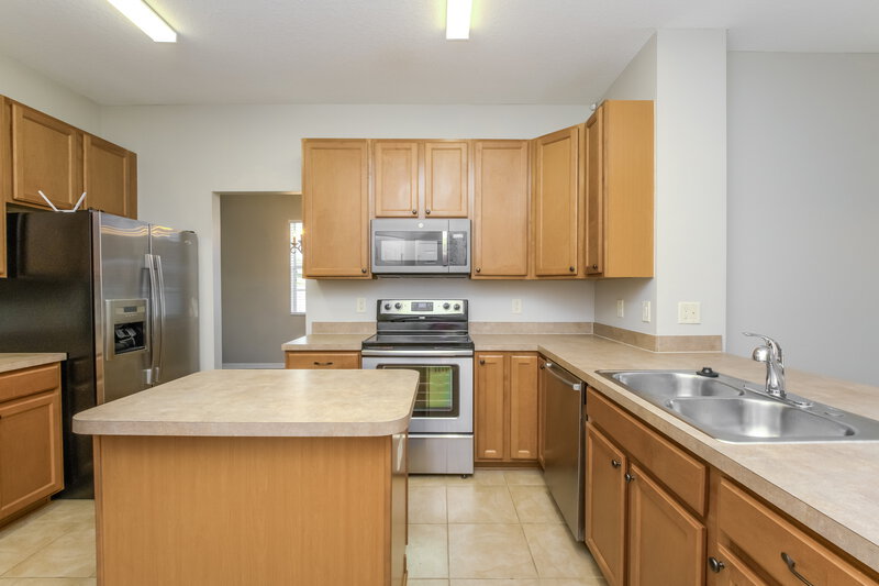 2,720/Mo, 9011 40th Ct E Parrish, FL 34219 Kitchen View