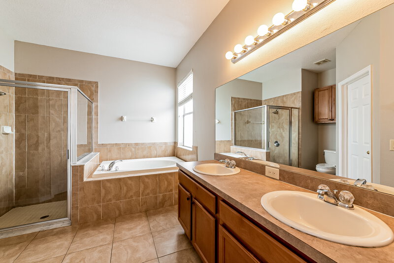 2,665/Mo, 9011 40th Ct E Parrish, FL 34219 Main Bathroom View