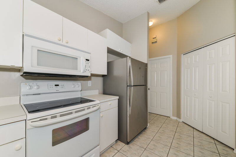 2,185/Mo, 2506 55th Ave E Bradenton, FL 34203 Kitchen View 2