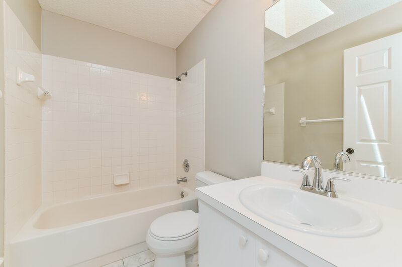 2,185/Mo, 2506 55th Ave E Bradenton, FL 34203 Bathroom View