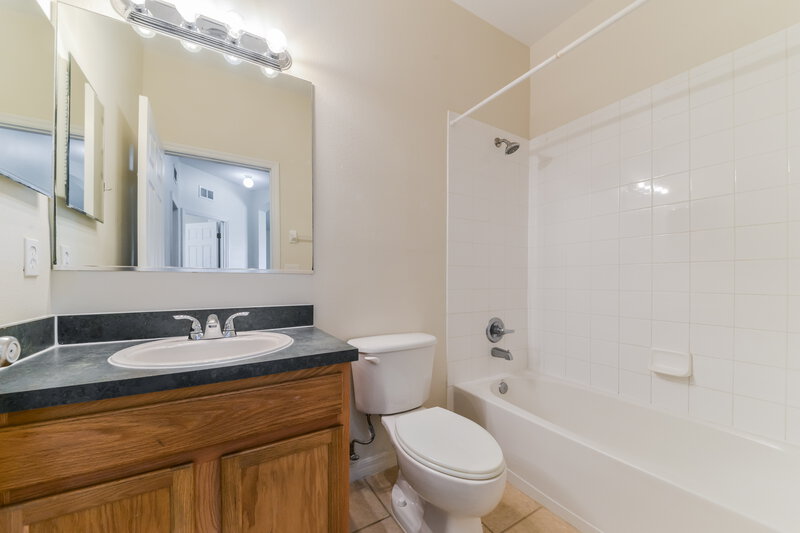 3,010/Mo, 14338 Tree Swallow Way Lakewood Ranch, FL 34202 Bathroom View