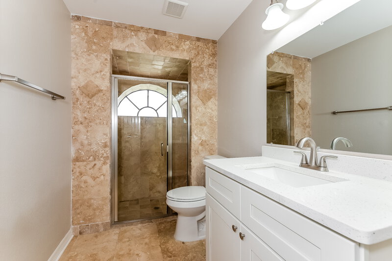3,310/Mo, 3506 65th Avenue Cir E Sarasota, FL 34243 Main Bathroom View