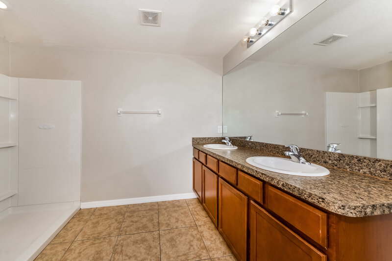 3,850/Mo, 204 Lone Dove Ln Bradenton, FL 34212 Main Bathroom View