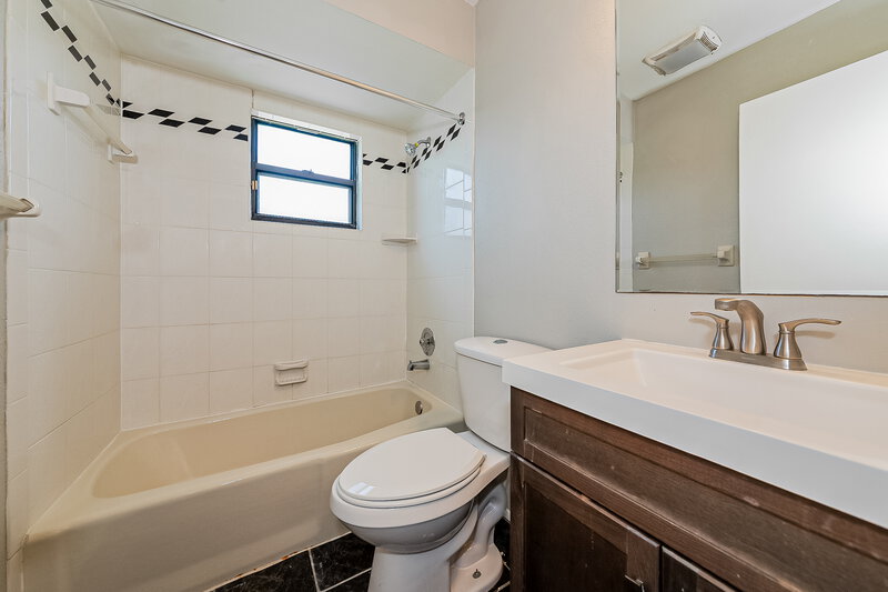 2,700/Mo, 4277 Lancaster Dr Sarasota, FL 34241 Bathroom View