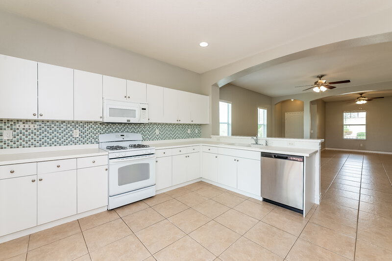 2,715/Mo, 11126 Battery Park Pl Bradenton, FL 34211 Kitchen View 2
