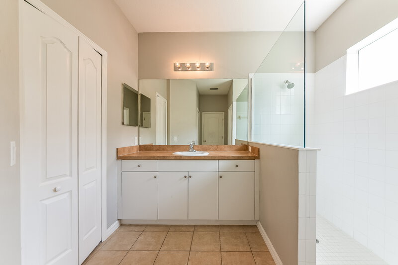 2,715/Mo, 11126 Battery Park Pl Bradenton, FL 34211 Main Bathroom View