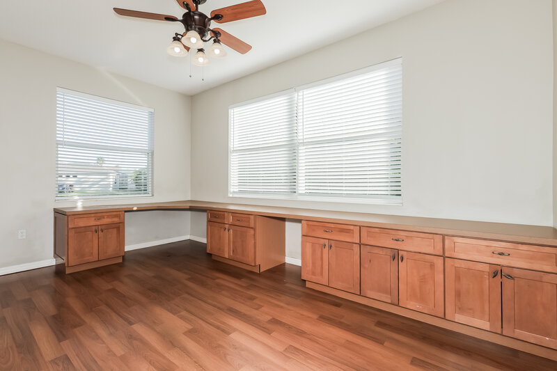 2,040/Mo, 5412 Lexington Dr Parrish, FL 34219 Office View