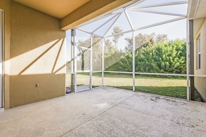 2,040/Mo, 5412 Lexington Dr Parrish, FL 34219 Sun Room View